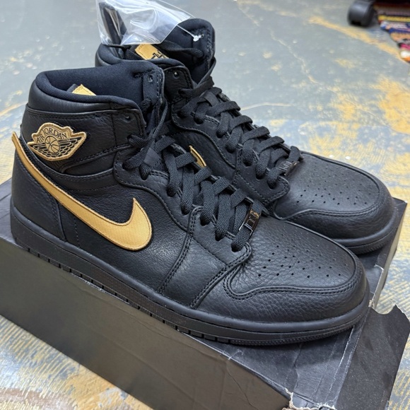 Nike Air Jordan 1 Hi Retro BHM 908656-001 10 Gold Black - Picture 4 of 9